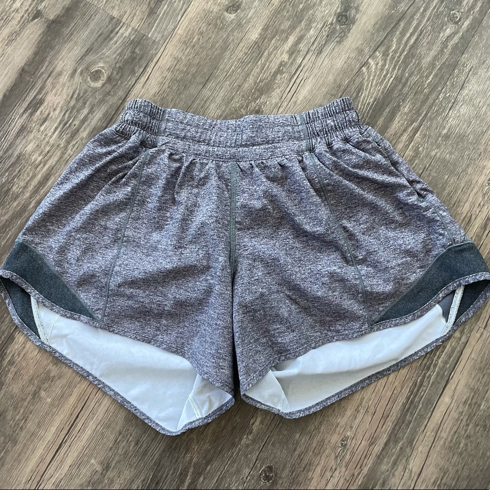 Lululemon Hotty Hot Short II *4”
